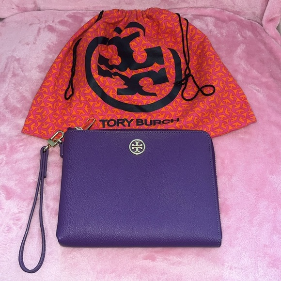 Tory Burch Handbags - Tory Burch Violet Landon Large Leather Wristlet Clutch NWOT